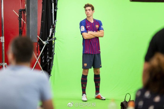 巴萨全队拍摄2018/19赛季官方照