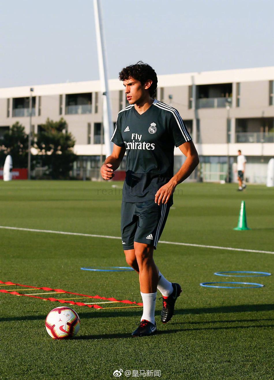 皇马全队训练备战西甲比赛