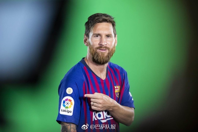 巴萨全队拍摄2018/19赛季官方照