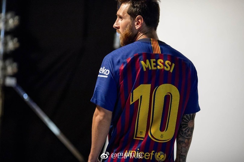 巴萨全队拍摄2018/19赛季官方照