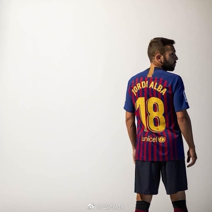 巴萨全队拍摄2018/19赛季官方照