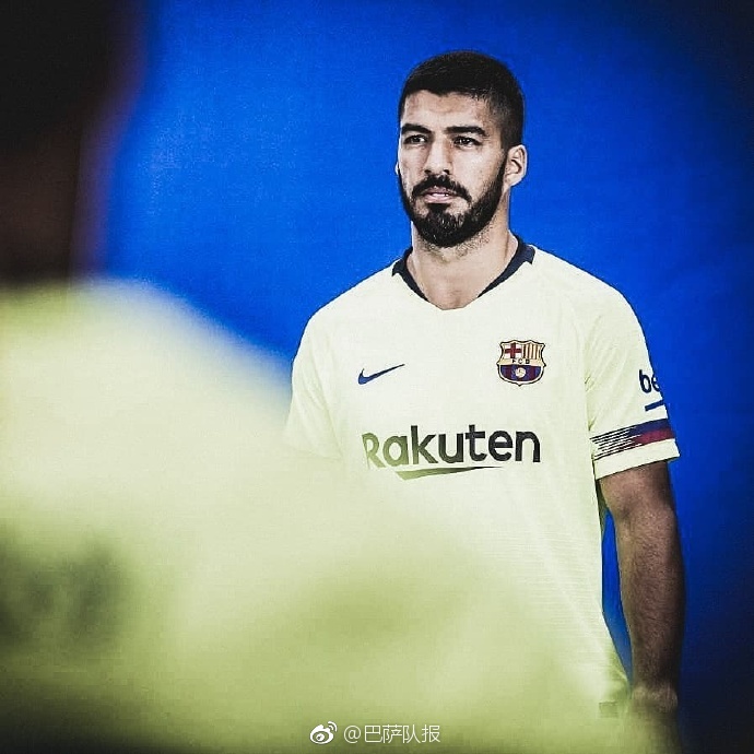 巴萨全队拍摄2018/19赛季官方照