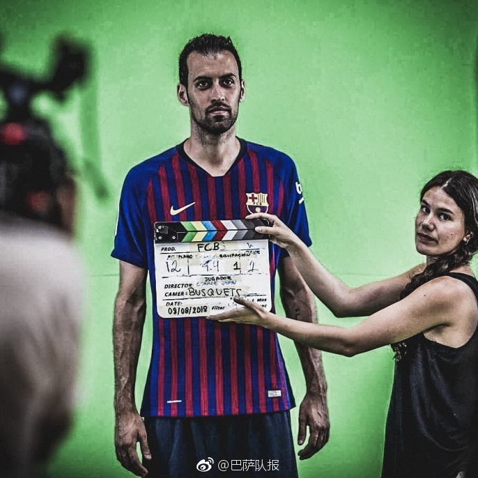 巴萨全队拍摄2018/19赛季官方照