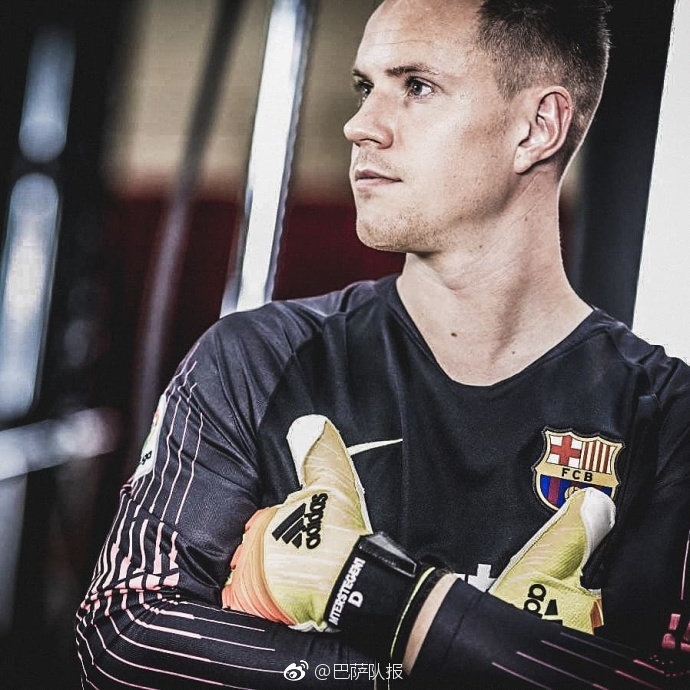 巴萨全队拍摄2018/19赛季官方照