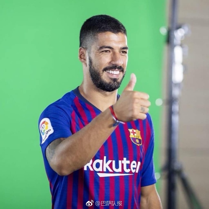 巴萨全队拍摄2018/19赛季官方照