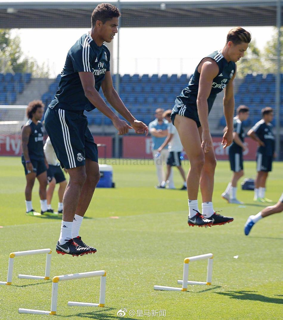 皇马训练备战联赛 魔笛抢镜