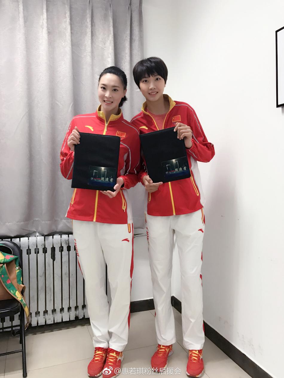 郎平携惠若琪魏秋月录制朗读者_高清图集_新浪网