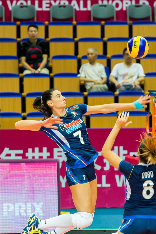 俄罗斯女排庆祝得分