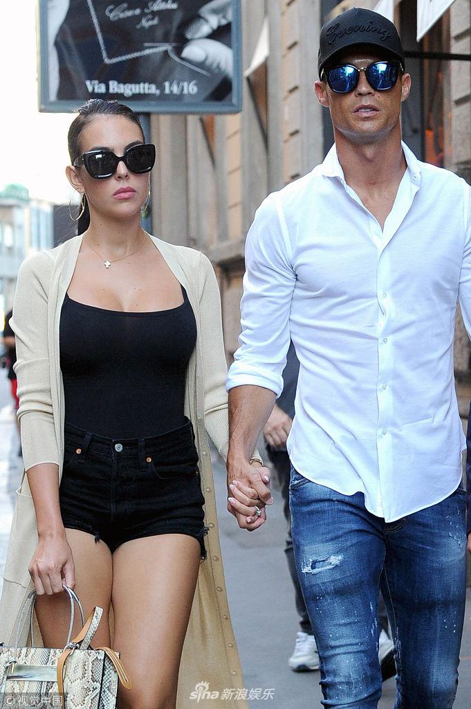 C罗女友变网红 秀胸秀腿秀C罗点赞百万