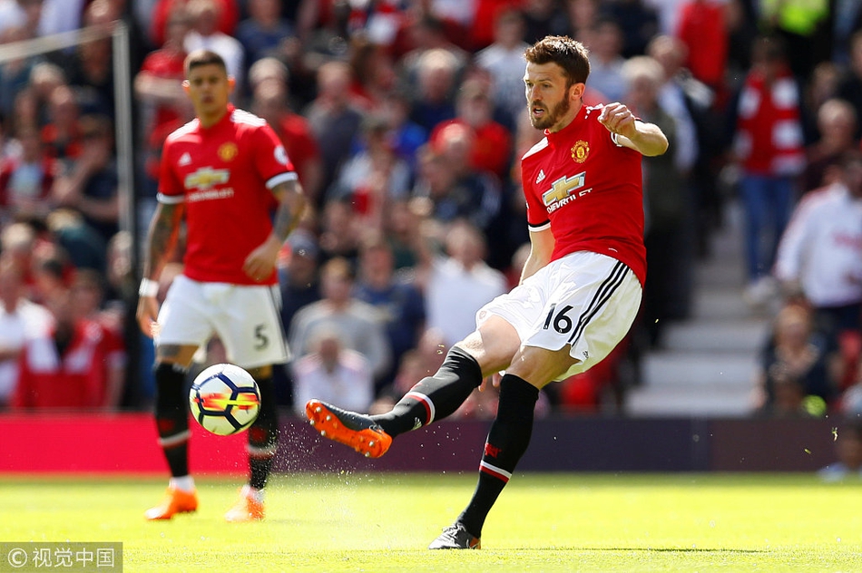 卡里克主罚任意球