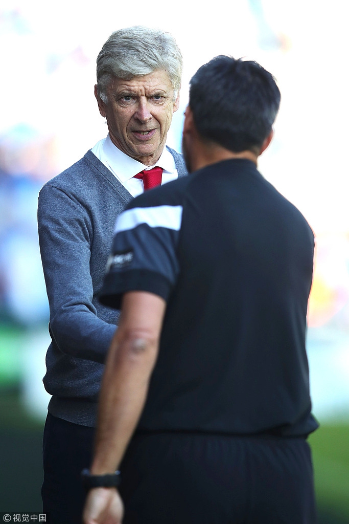 温格和瓦格纳握手