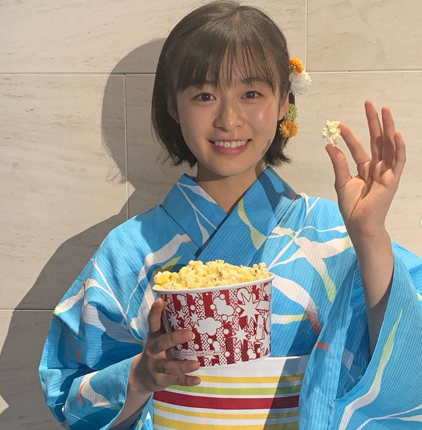 日本18岁美女当上足球应援经理