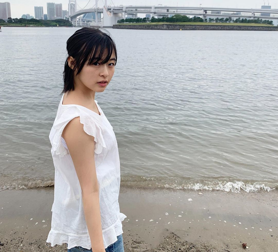 日本18岁美女当上足球应援经理