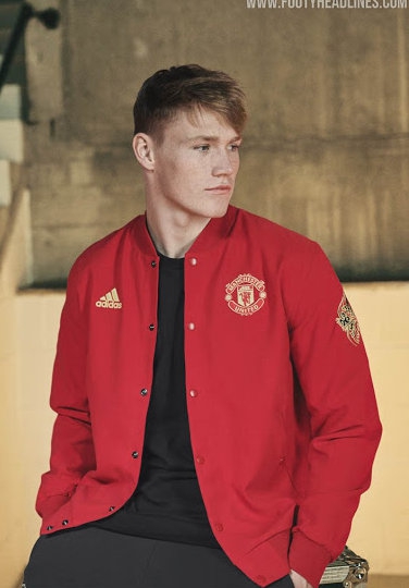 曼联推龙袍版球衣！浓浓中国风