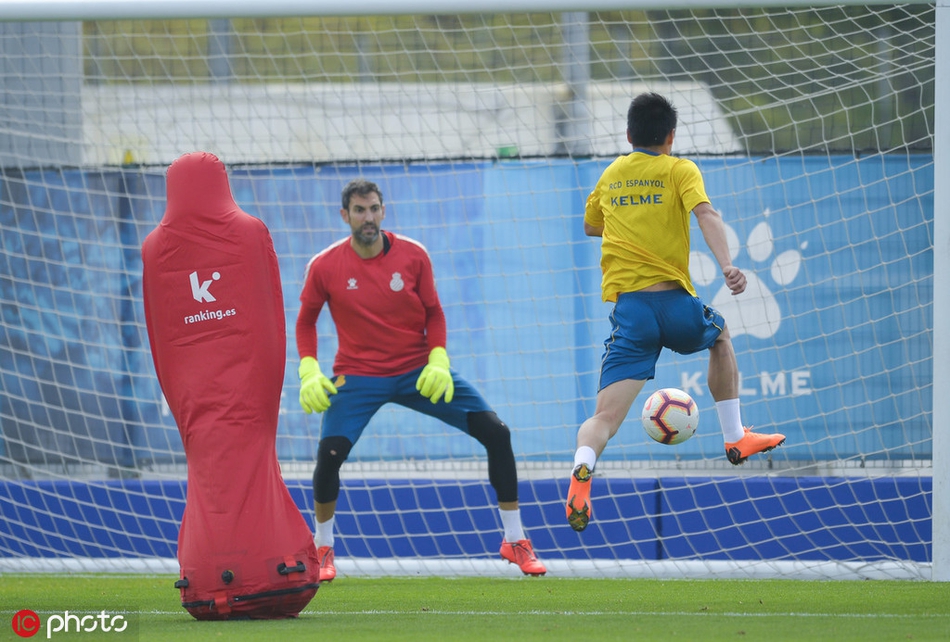 武磊训练！带球射门样样抢眼