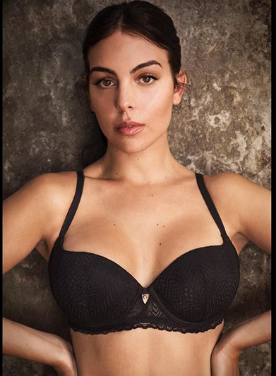 乔治娜接内衣代言！照片太美