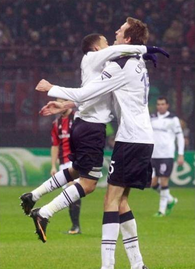 足坛最萌身高差！梅西伊布神图