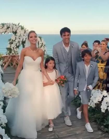 卡卡大婚！迎娶小12岁女友