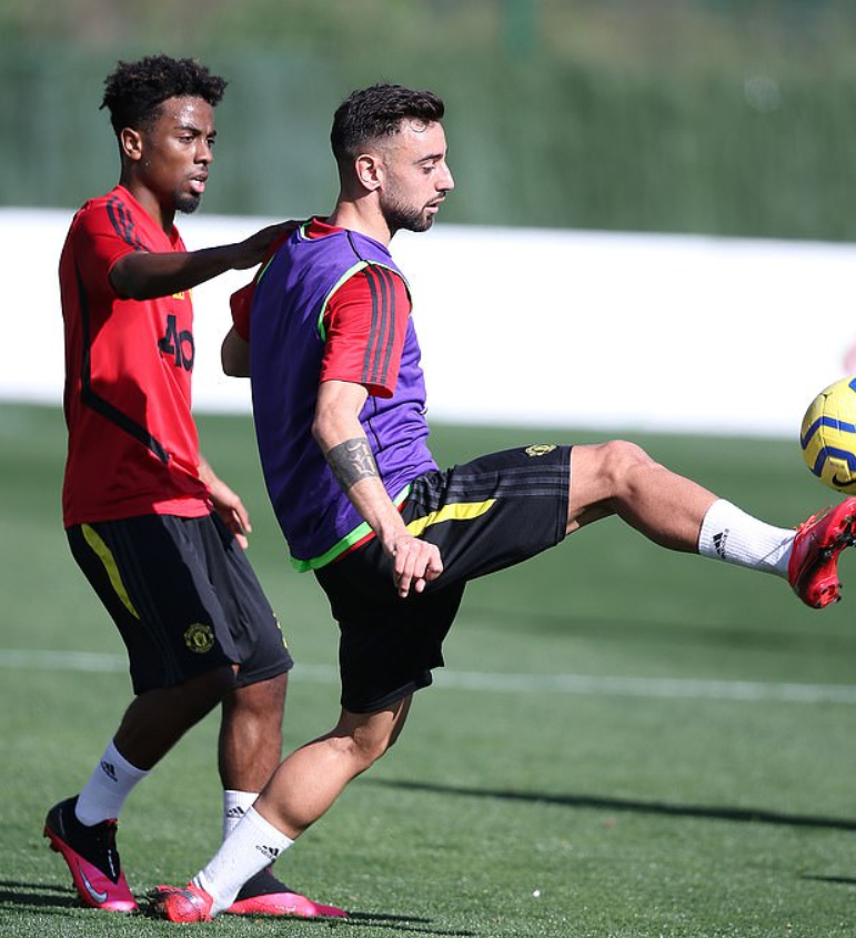 曼联训练！中场大将伤愈复出