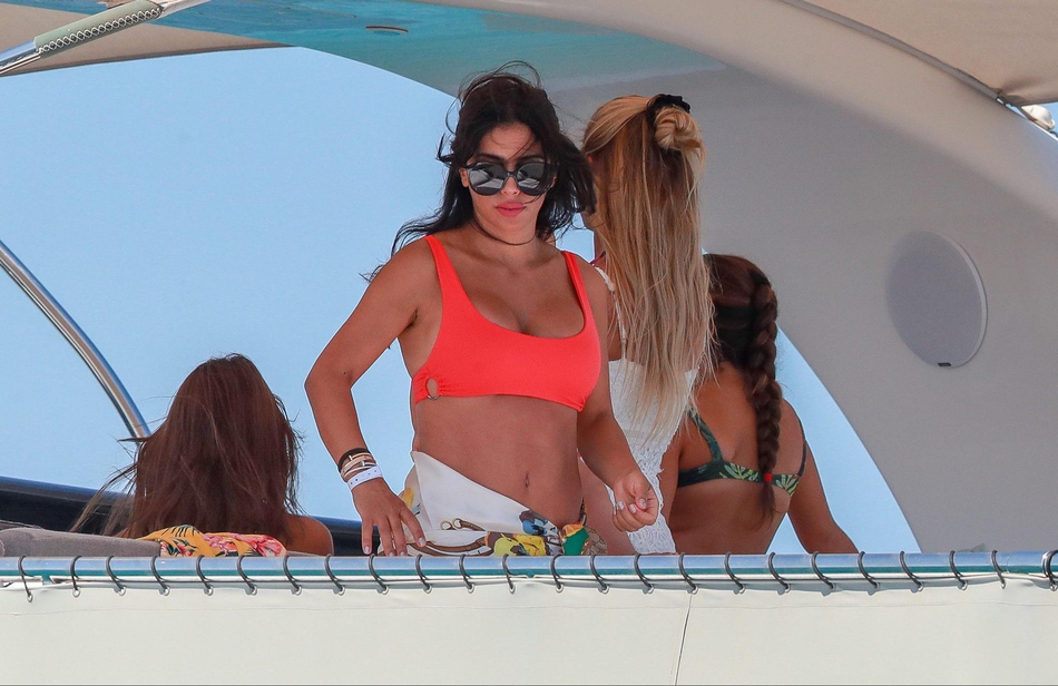 梅西小法苏神带老婆海边大聚会