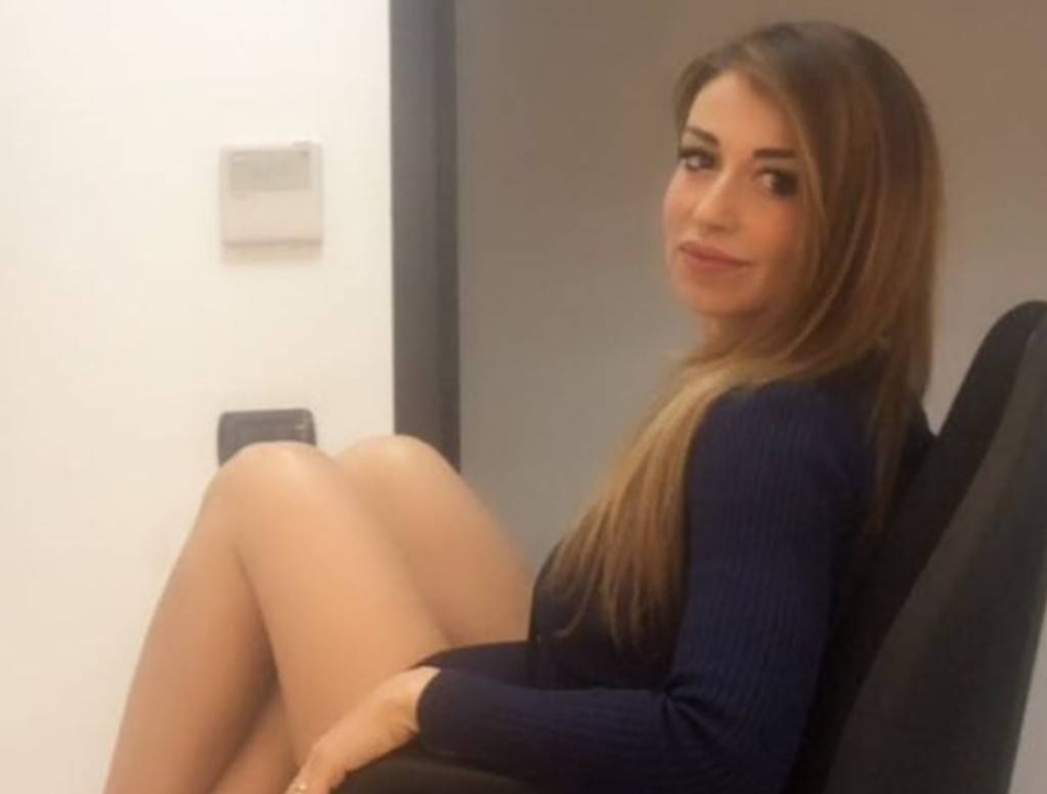 美女主持酷爱足球！双球引人