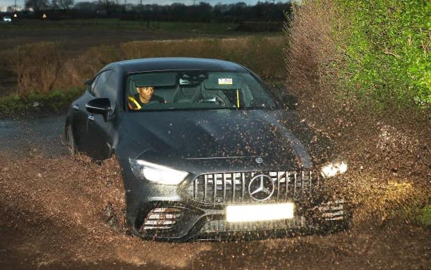 曼市泥地里蹲守曼联群星！