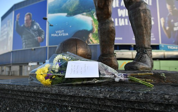 英超新援飞机失联 球迷祈祷