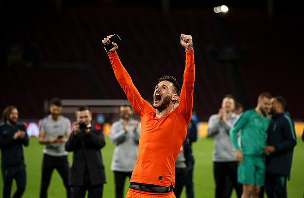 热刺更衣室大狂欢！孙兴O狂嗨