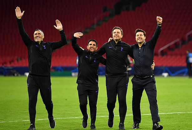 热刺更衣室大狂欢！孙兴O狂嗨