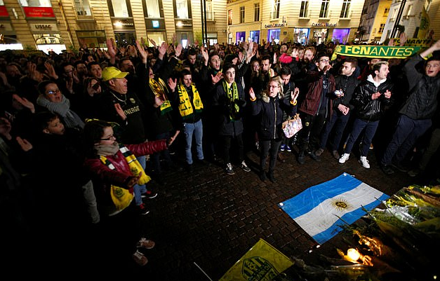 英超新援飞机失联 球迷祈祷