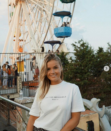 巴萨大将女友亮相！颜值几分？