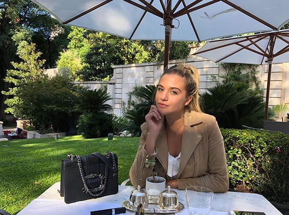 阿圭罗艳福!新女友靓丽又性感