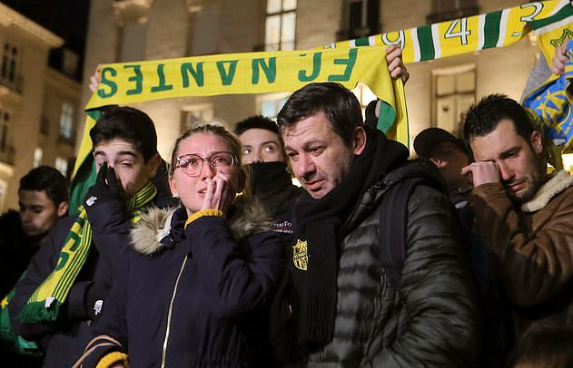 英超新援飞机失联 球迷祈祷