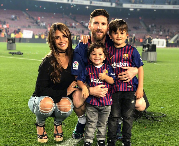 梅西儿子表情包 酷似马拉多纳