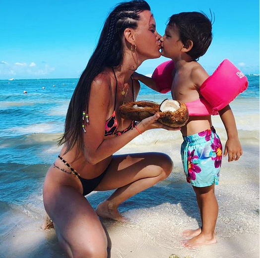 美乳+魔鬼身段！女神让人沉醉