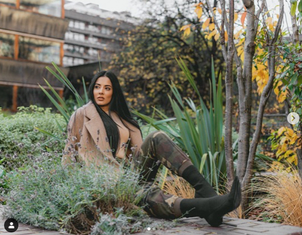 名将女友魔鬼身材 神似卡戴珊