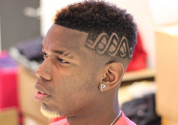 博格巴又换发型!这颜色太扎眼