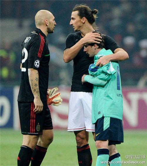 足坛最萌身高差！梅西伊布神图