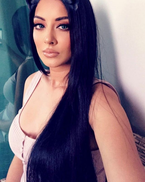 名将女友魔鬼身材 神似卡戴珊