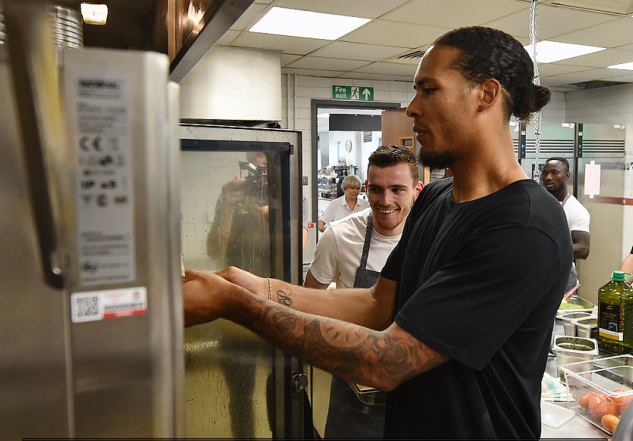 利物浦众将下厨 这才你敢吃吗？