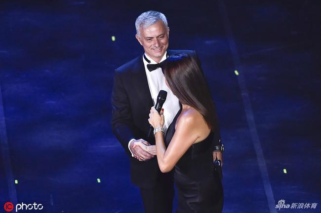 穆帅出席FIFA颁奖礼!情商爆表