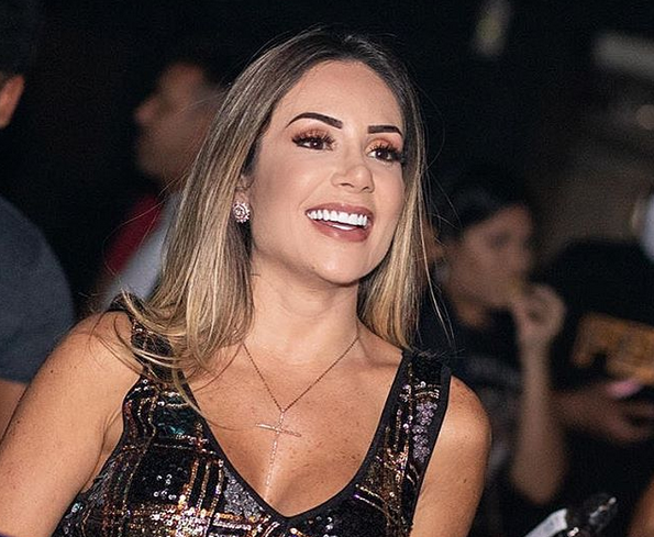 幸福!利物浦杀星怀拥性感娇妻