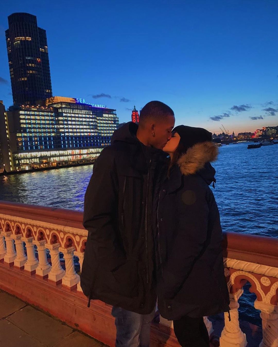 英超名将恋萝莉!女友年仅15岁