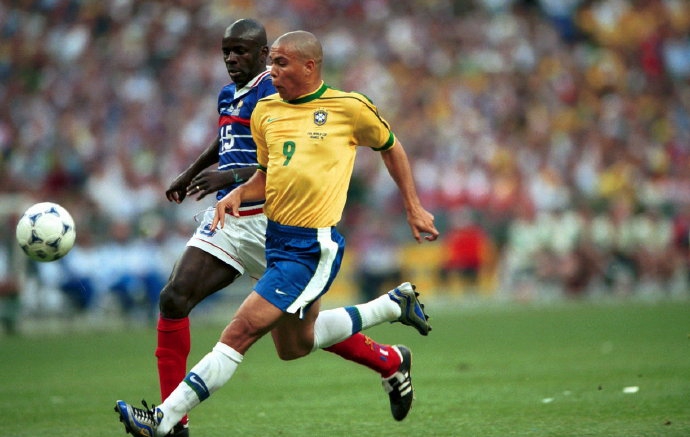 大罗生日快乐！外星人经典美照