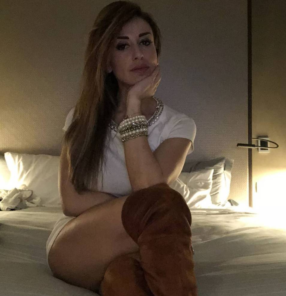 美女主持酷爱足球！双球引人