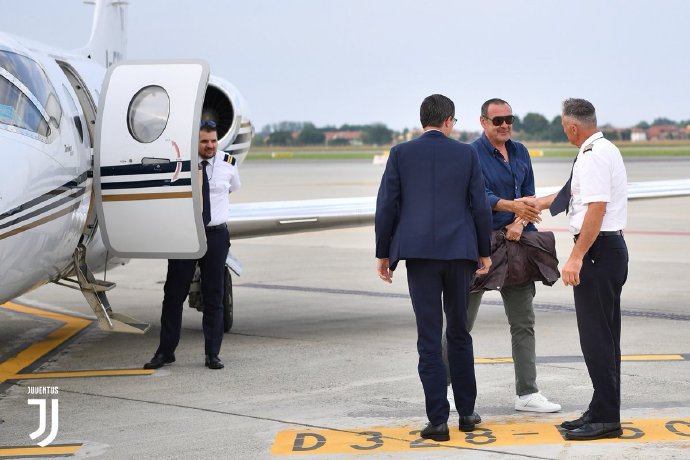 萨里抵达都灵！尤文新时代开启