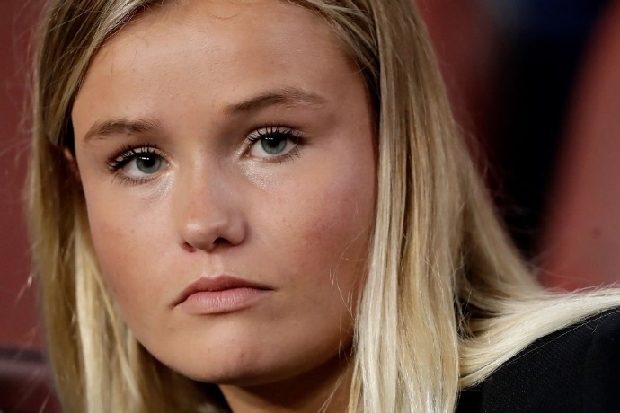 巴萨大将女友亮相！颜值几分？