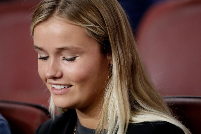 巴萨大将女友亮相！颜值几分？