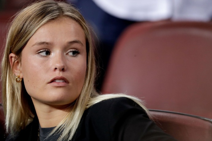 巴萨大将女友亮相！颜值几分？