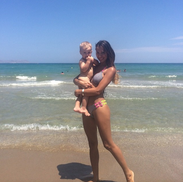 名将俘获乌克兰美女！身材性感